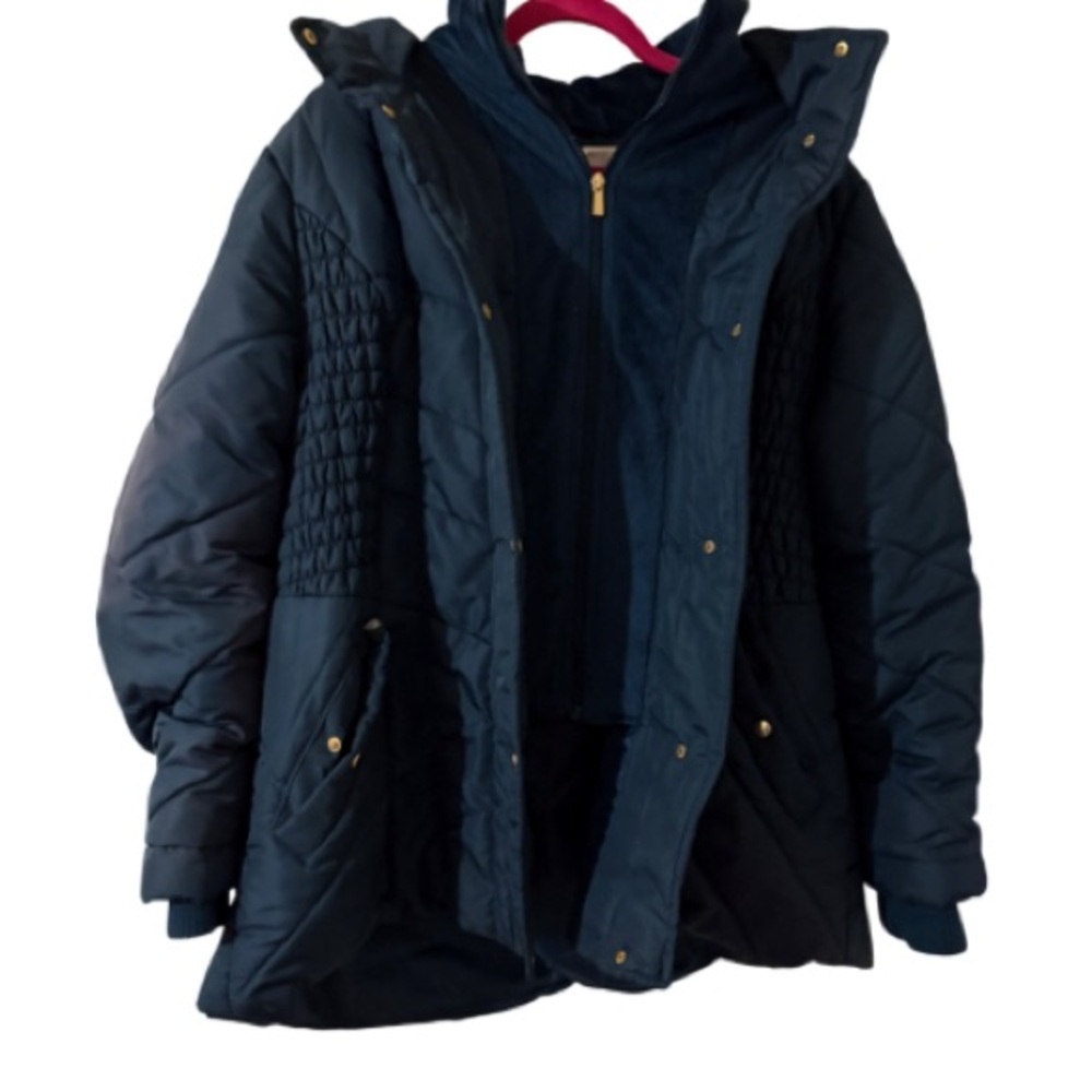 Susan Graver Navy fleece lined Puffer Jacket with fur hood. Size large.